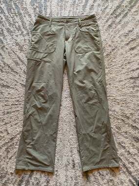 Kuhl Women's Size 4 Short Beige Lightweight Hiking Outdoors Zip Pockets